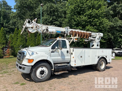 2011 Terex Telelect Commander 4047 on 2011 Ford F-750 XL 4x2 Digger Derrick Truck