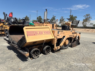 1996 Blaw-Knox PF-3172 Wheel Extendedora de Asfalto