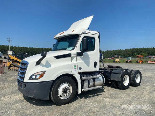 2019 Freightliner Cascadia 126 T/A Day Cab Truck Tractor