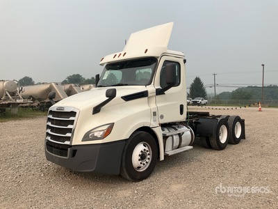 2018 Freightliner Cascadia 126 6x4 T/A Day Cab Truck Tractor