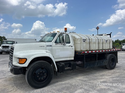 1997 Ford F-700 4x2 Water Truck