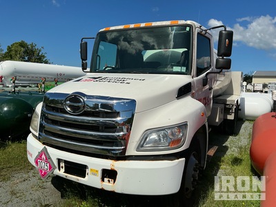 2011 Hino 338 3000 gal 4x2 Camión Repartidor de Gas LP (Inoperable)
