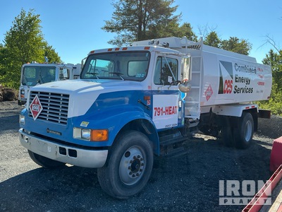 1998 International 4900 2700 gal 4x2 Camion de lubricacion