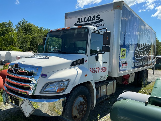 2015 Hino 338 4x2 Van Truck