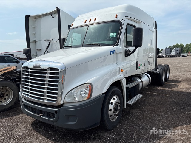 2018 Freightliner Cascadia 125 6x4 T/A Sleeper Truck Tractor