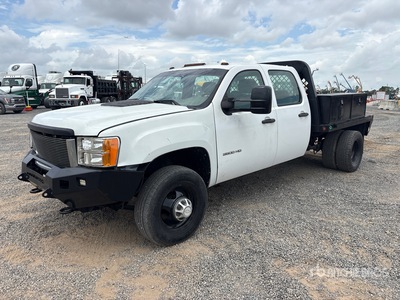 2010 Chevrolet 3500HD 4x2 Crew Cab Flatbed Truck
