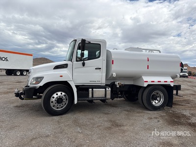 2016 Hino 258 2000 gal 4x2 Camion cisterna de agua