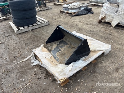 32 in Mini Skid Steer Bucket