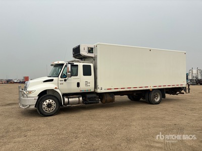 2006 International 4400 4x2 Extended Cab Refrigerated Truck