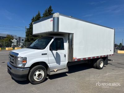 2022 Ford E-450 4x2 Van Truck