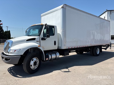2019 International 4300 4x2 شاحنة فان