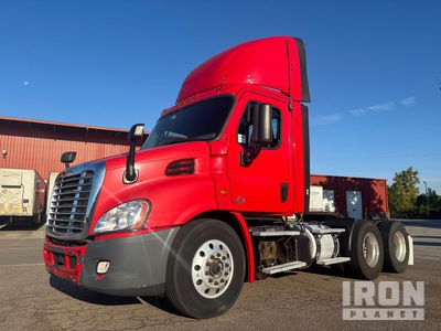 2016 Freightliner Cascadia 113 6x4 T/A Day Cab Truck Tractor