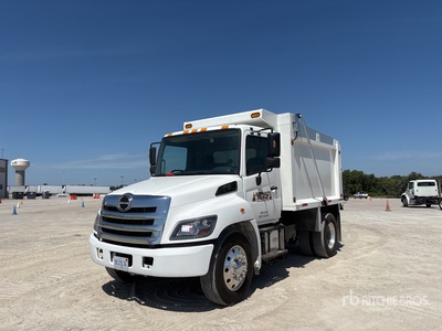 2014 Hino 338 4x2 Camion à benne basculante S/E