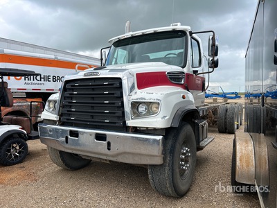 2016 Freightliner 114 8x6 を見 Cab and Chassis