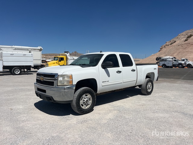 2014 Chevrolet Silverado 2500HD 4x4 Crew Cab Pickup