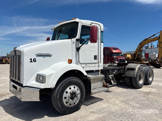 1999 Kenworth T800 6x4 T/A Day Cab Truck Tractor