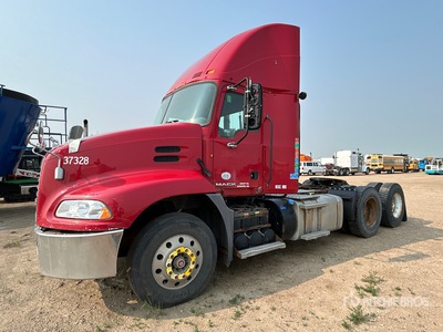 2015 Mack CXU613 6x4 Ciągnik siodłowy T/A z kabiną dzienną (Inoperable)