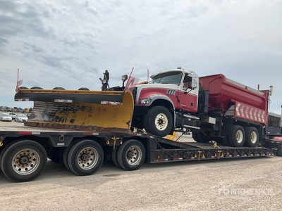 2015 Mack GU433 Snow Plow Truck