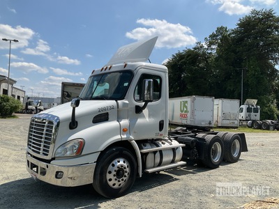 2017 Freightliner Cascadia 113 6x4 T/A Day Cab Truck Tractor