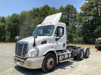 2017 Freightliner Cascadia 113 6x4 T/A Day Cab Truck Tractor