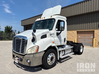 2013 Freightliner Cascadia 113 4x2 S/A Day Cab Truck Tractor
