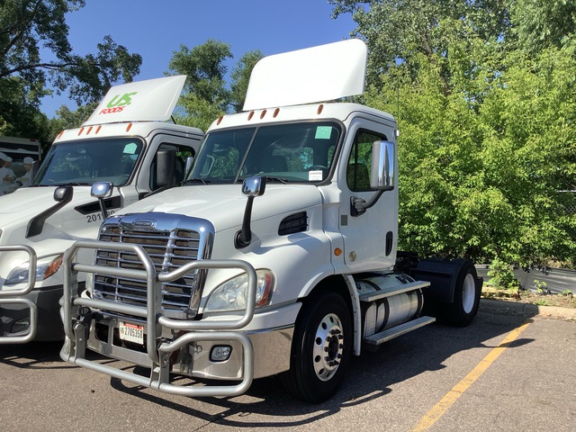 2013 Freightliner Cascadia 113 4x2 S/A Day Cab Truck Tractor