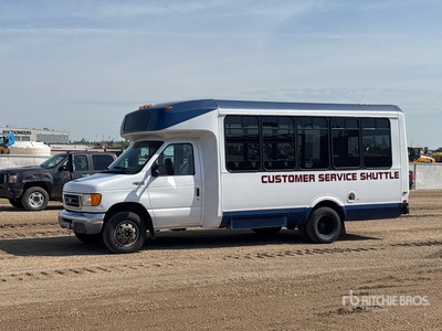 2003 Ford E-450 Econoline 14-Seat Autobus