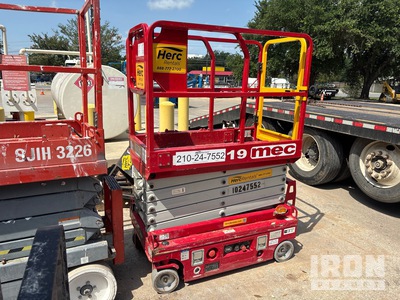2018 MEC Micro 19 Electric Scissor Lift