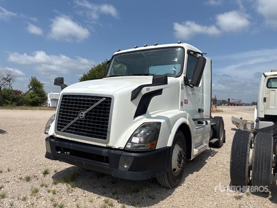 2012 Volvo VNL 4x2 S/A Dagcabine Trekker