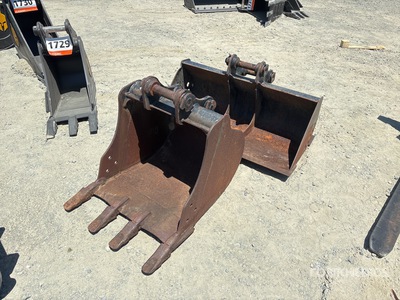 Quantity of (2) Cat 38 ft 22 in Baggerlöffel