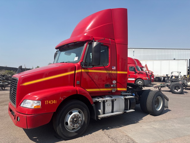 2017 Volvo VNM42T S/A Day Cab Truck Tractor