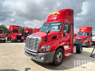 2017 Freightliner Cascadia 113 4x2 S/A Day Cab Truck Tractor
