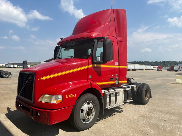2017 Volvo VNM42T S/A Day Cab Truck Tractor