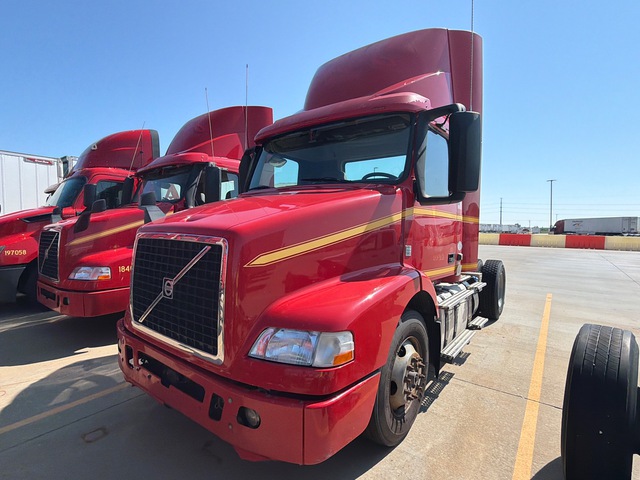 2017 Volvo VNM42T S/A Day Cab Truck Tractor