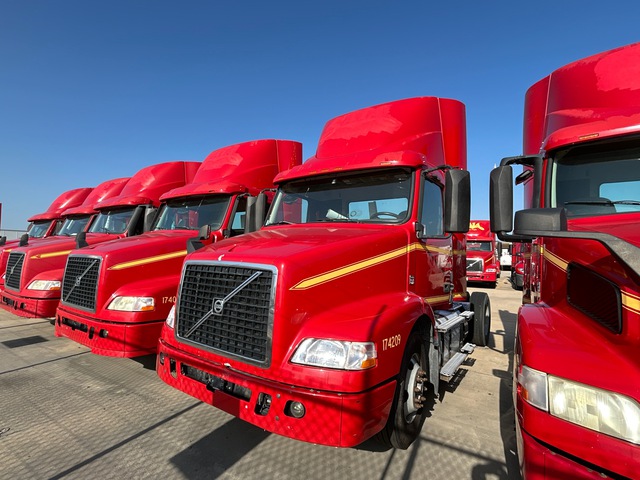 2017 Volvo VNM42T S/A Day Cab Truck Tractor