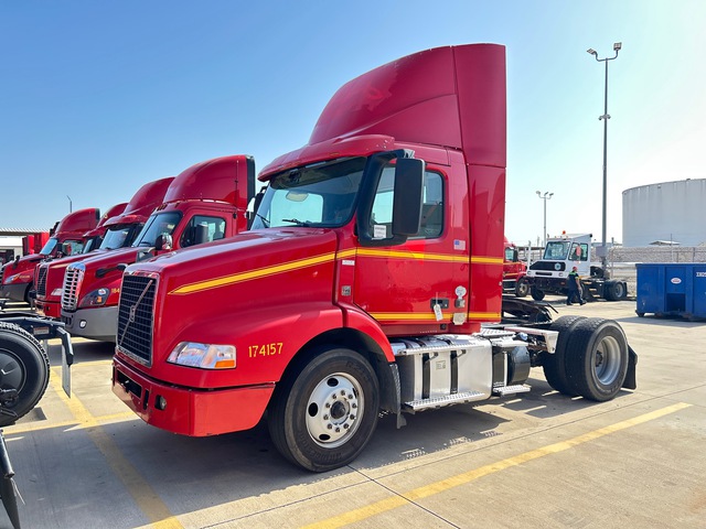 2017 Volvo VNM42T S/A Day Cab Truck Tractor