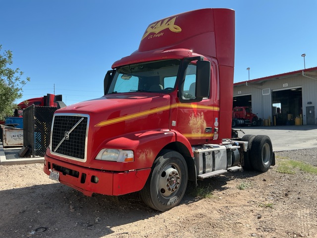 2017 Volvo VNM42T S/A Day Cab Truck Tractor