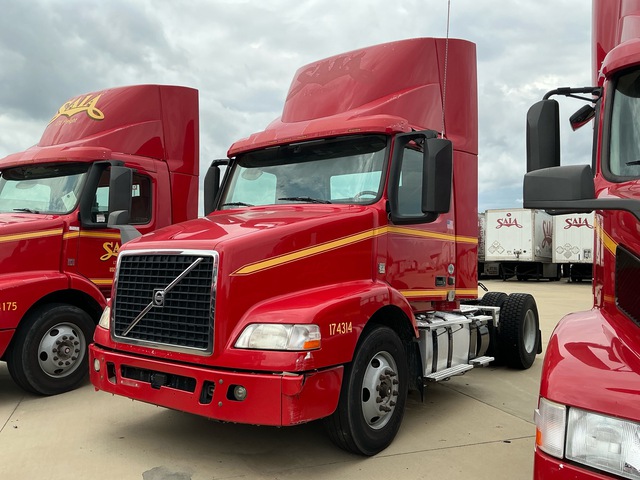 2017 Volvo VNM42T S/A Day Cab Truck Tractor