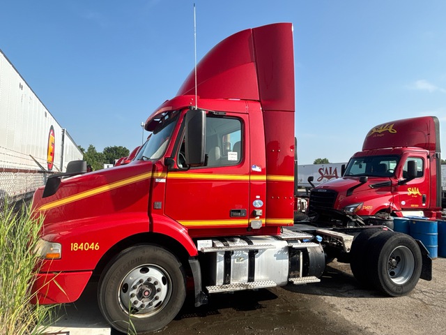 2018 Volvo VNM42T S/A Day Cab Truck Tractor