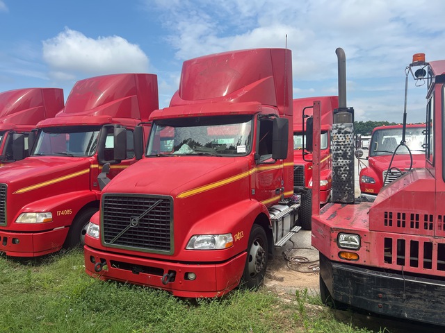 2017 Volvo VNM 4x2 S/A Day Cab Truck Tractor