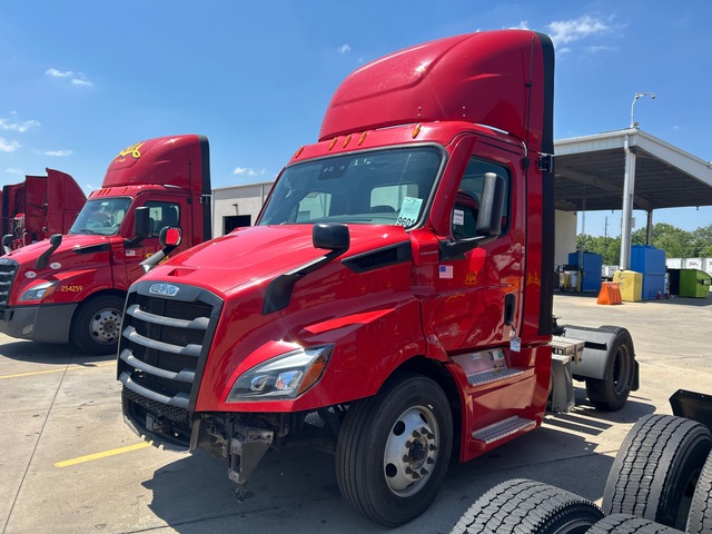 2021 Freightliner Cascadia 116 4x2 S/A Day Cab Truck Tractor (Inoperable)