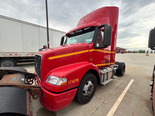 2017 Volvo VNM42T S/A Day Cab Truck Tractor