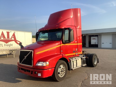 2017 Volvo VNM42T S/A Day Cab Truck Tractor