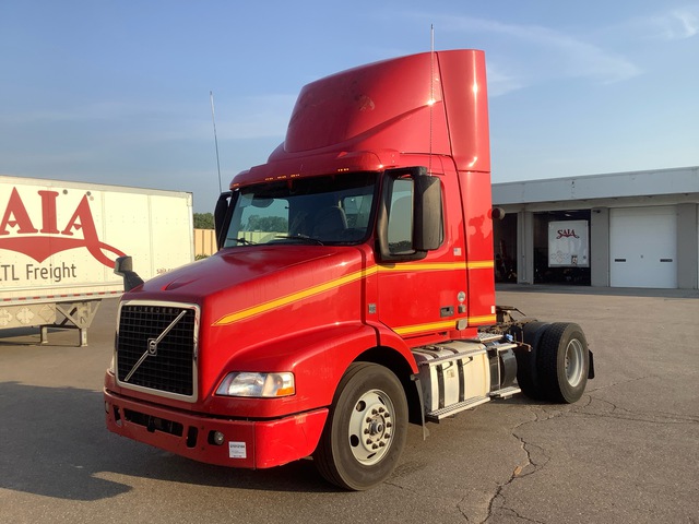 2017 Volvo VNM42T S/A Day Cab Truck Tractor