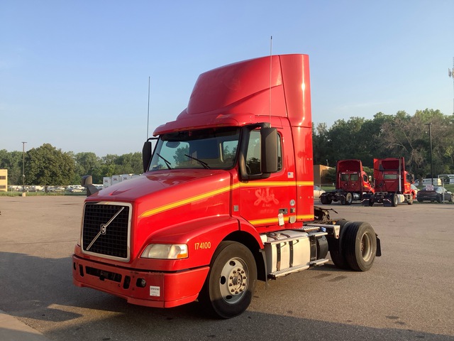 2017 Volvo VNM42T S/A Day Cab Truck Tractor
