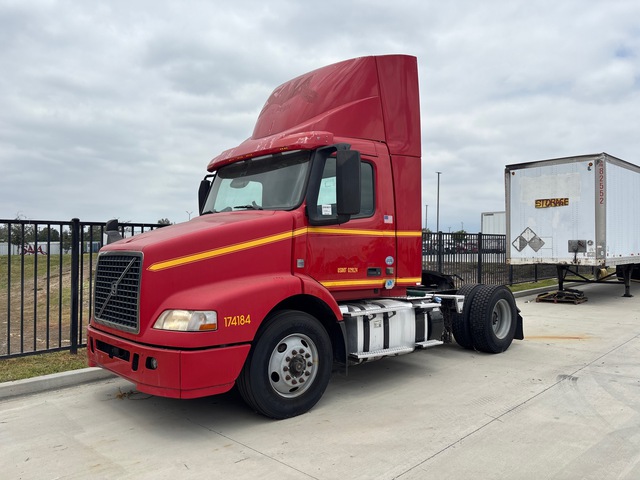 2017 Volvo VNM42T S/A Day Cab Truck Tractor