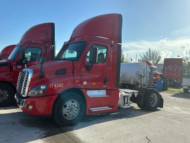 2016 Freightliner Cascadia S/A Day Cab Truck Tractor