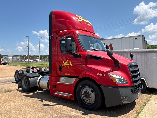 2019 Freightliner Cascadia 116 4x2 S/A Day Cab Truck Tractor