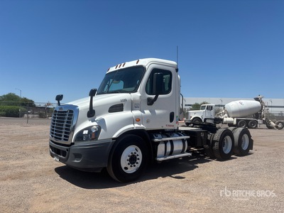 2015 Freightliner Cascadia 113 6x4 Cabeza Tractora Cabina Corta