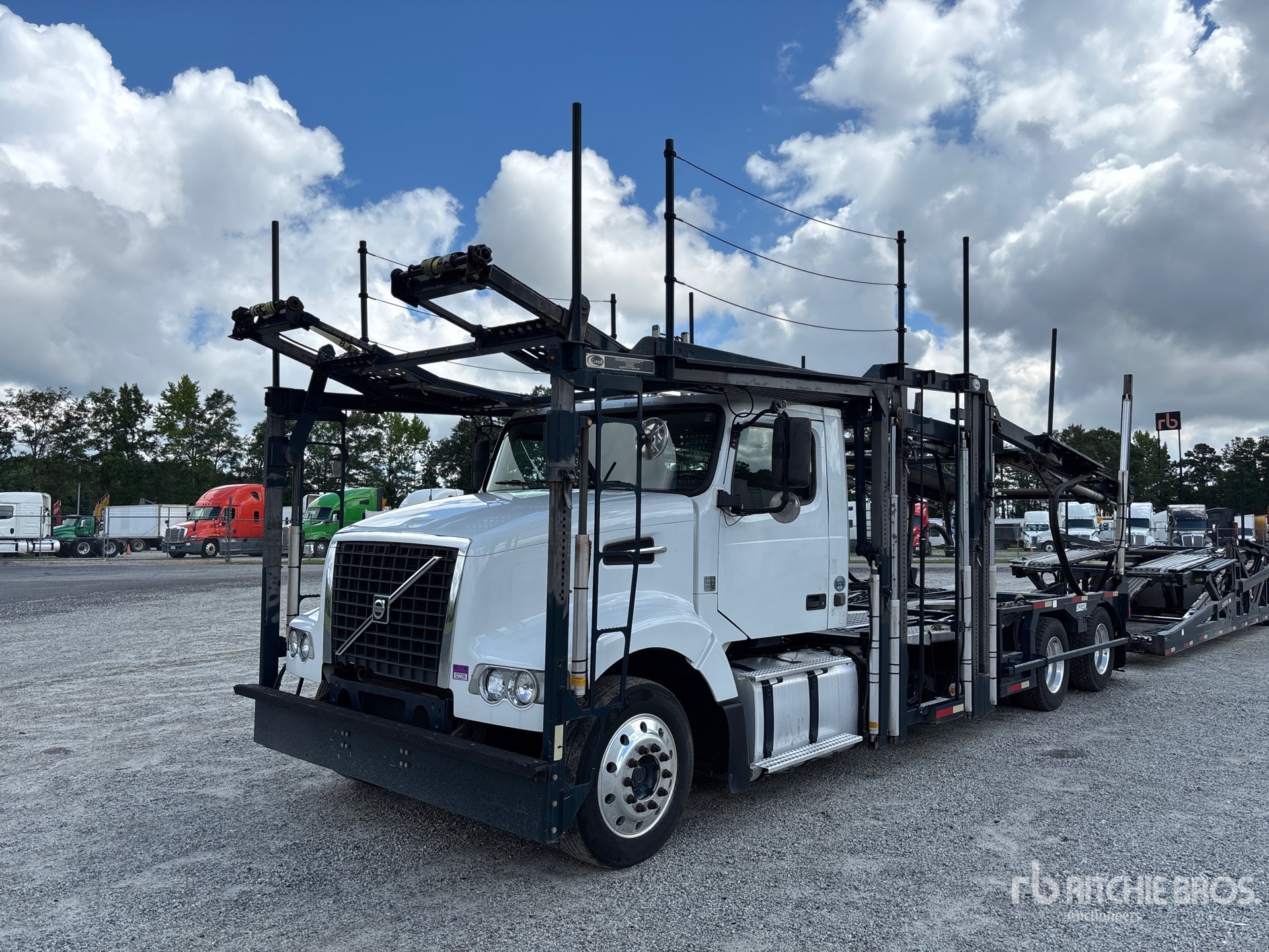 2015 Volvo VAH 6x2 Car Carrier Truck